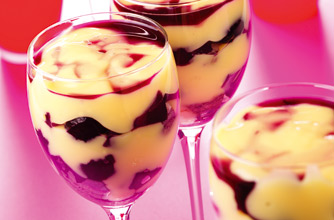 Spicy fruit compote layers