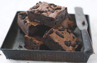 Lorraine Pascale's cookies and cream fudge brownies