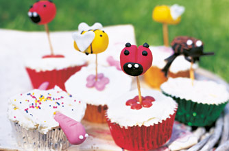 Flying insect cupcakes 