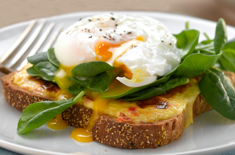 Cheese toasties with spinach and poached egg