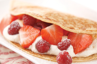 Pancakes with fruit and vanilla cream