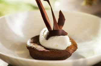 Crunchy chocolate cake