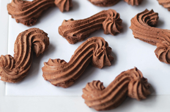 Chocolate meringue biscuits