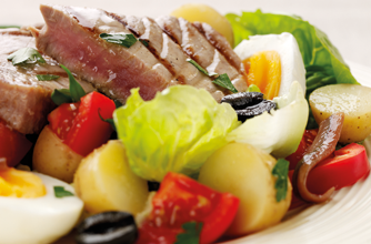 Potato salad with pan seared tuna 