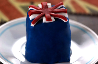 Mini royal cakes