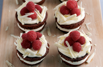 Mini chocolate nests