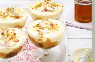 Fruit trifles with honey