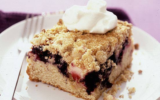 Apple and berry crumble cake Apple and berry crumble cake