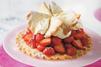 This is a classicv recipe published in Woman's Weekly in June 1962. To give it a modern look, we cut the top piece of shortbread into wedges before baking. This makes it easier to serve.