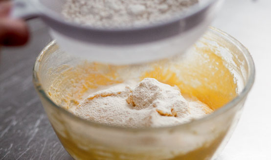Sift the flour Sift the flour