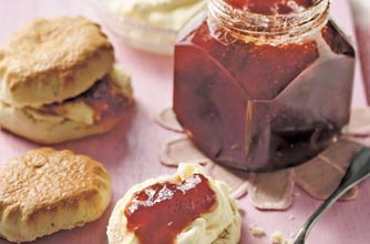 Woman's Weekly strawberry and rhubarb jam Woman's Weekly strawberry and rhubarb jam
