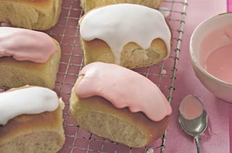 A delightful mini bun with coloured icing on top. This is great for teatime or as a snack/ A delightful mini bun with coloured icing on top. This is great for teatime or as a snack/