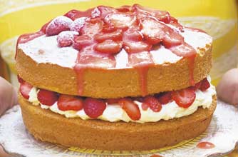 strawberries and cream sponge cake