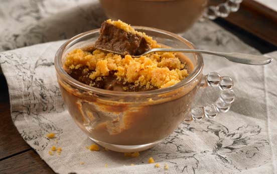 Tea custard crumble