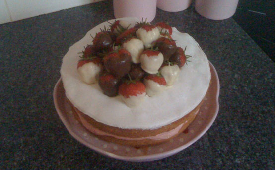Mrs Devine's Fabulous Strawberry Sponge Cake Mrs Devine's Fabulous Strawberry Sponge Cake