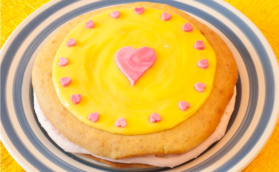 Polly Pomfrey's giant strawberry and lemon whoopie pie Polly Pomfrey's giant strawberry and lemon whoopie pie