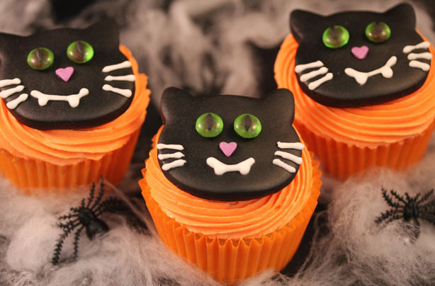 Victoria Threader Halloween kitty cupcakes Victoria Threader Halloween kitty cupcakes