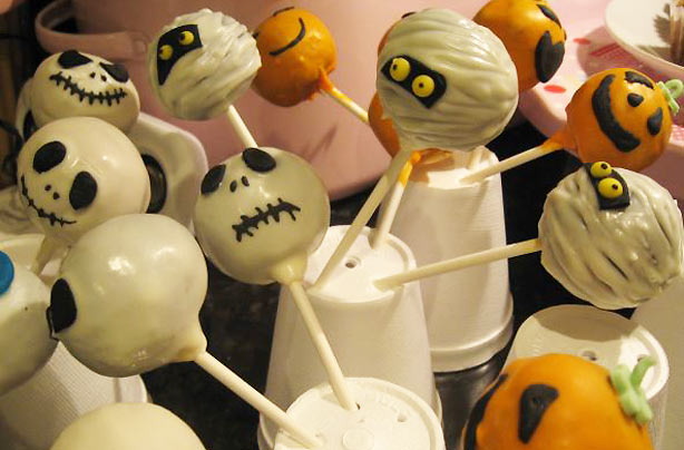 Vicki Steel's Halloween cake pops