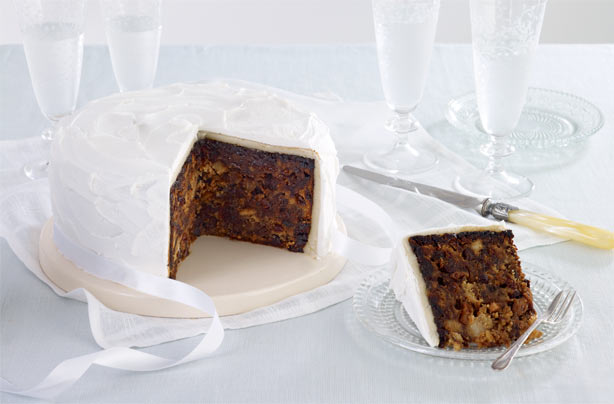 40 Christmas cake ideas - Simple Christmas cake - goodtoknow