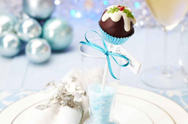 Christmas pud cake pops