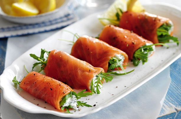 Slimming World's smoked salmon, cottage cheese and rocket rolls