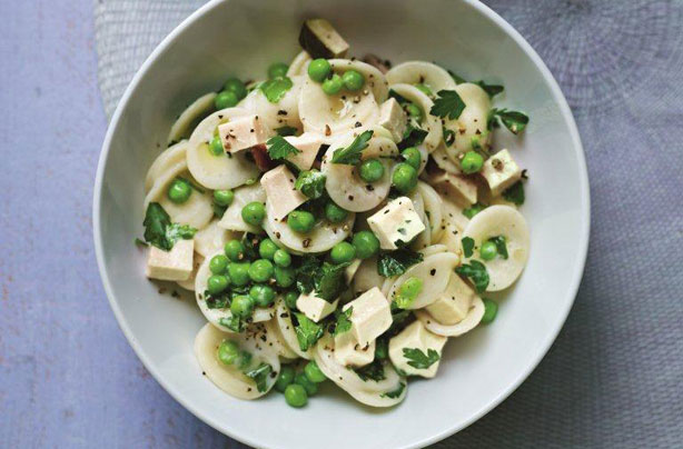 Ainsley Harriott's chicken pasta with peas 