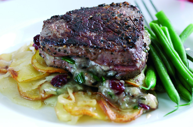 Fillet steak with Stilton and cranberries