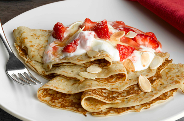 Strawberry, almond and caramel pancakes recipe