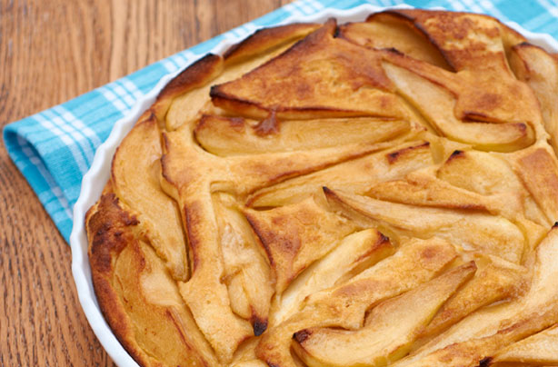 Baked pear and caramel pancake pudding