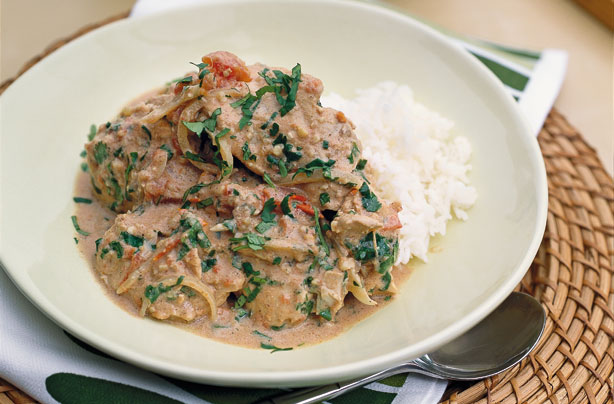 Slow-cooked chicken curry 