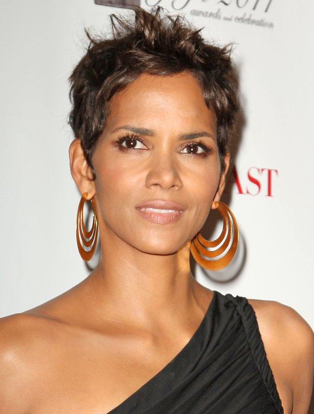 Short haircuts - Halle Berry