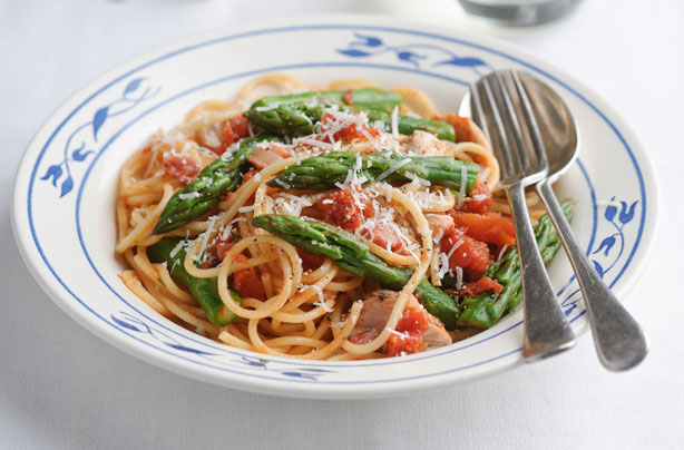 Fiery asparagus and chicken pasta