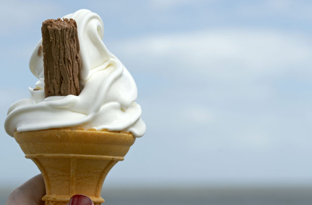 Household gadgets: Ice cream maker Household gadgets: Ice cream maker