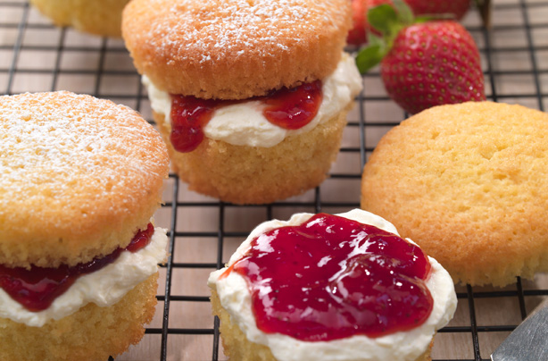 Mini Victoria sponges Mini Victoria sponges