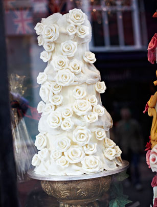White rose cake White rose cake