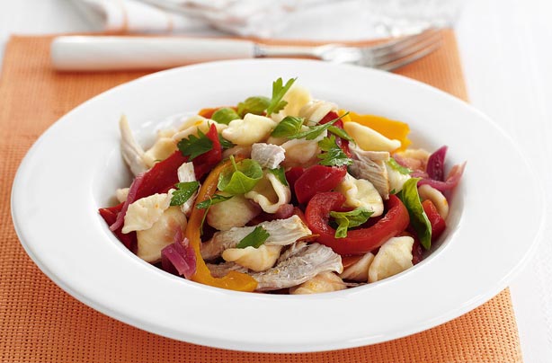 Slimming World's chunky chicken and pasta salad