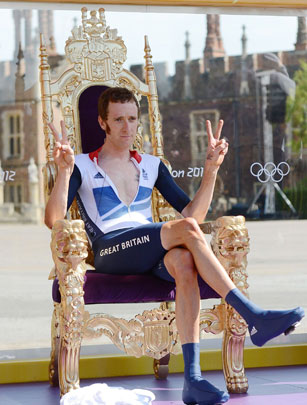 Bradley Wiggins celebrates gold in style Bradley Wiggins celebrates gold in style