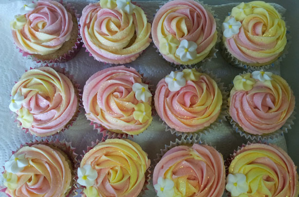 Goodtoknow S 5th Birthday Cakes Nicola Leonard S Pink And Yellow Rose