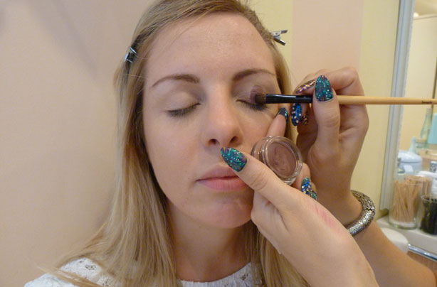 Benefit make up how to - night out eye shadow Benefit make up how to - night out eye shadow