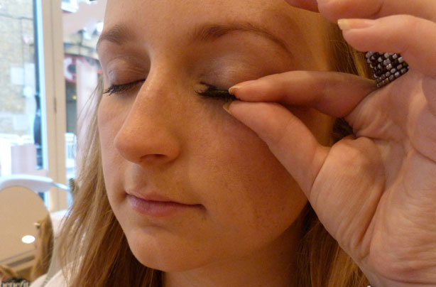 Benefit how to: apply false lashes squeeze Benefit how to: apply false lashes squeeze