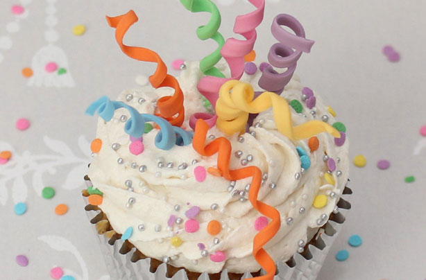 Party streamer cupcakes