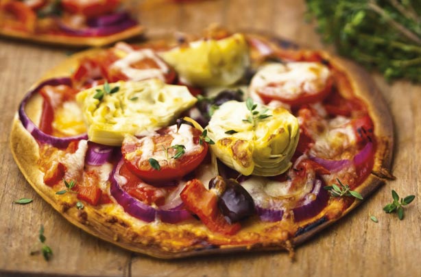 Red onion artichoke and tomato pizza