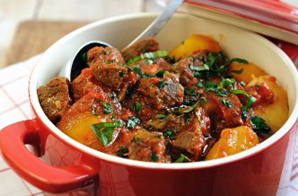 Rich tomatoey beef and potato pot recipe Rich tomatoey beef and potato pot recipe