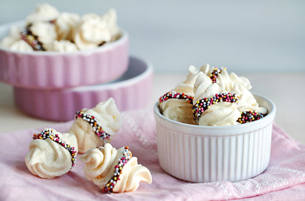 Mini meringue kisses recipe Mini meringue kisses recipe