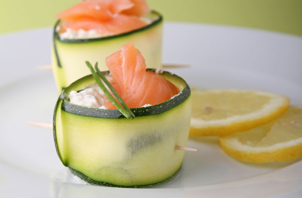 Courgette curls with salmon and cream cheese Courgette curls with salmon and cream cheese