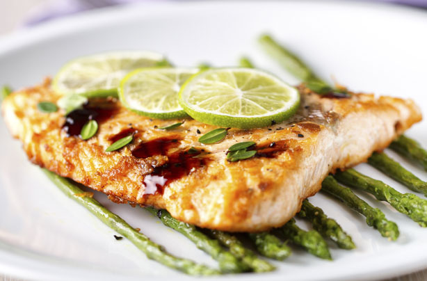 Roast salmon with lime and asparagus Roast salmon with lime and asparagus