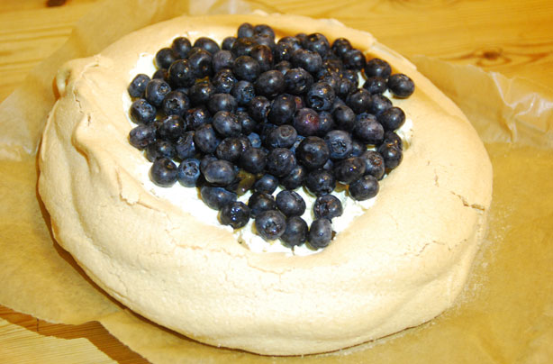 Spiced blueberry pavlova