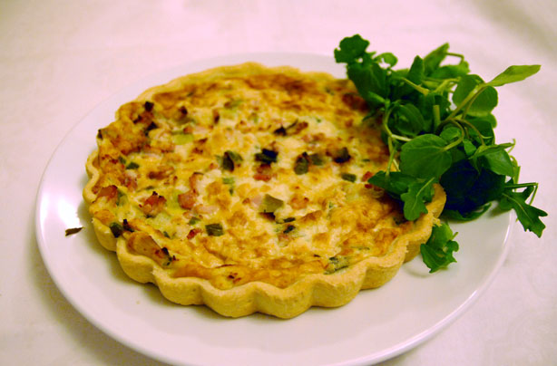 Emmental, ham and asparagus quiche