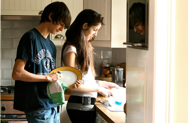 teeenagers washing up
