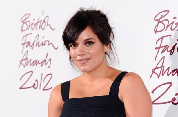 Lily Allen gives birth